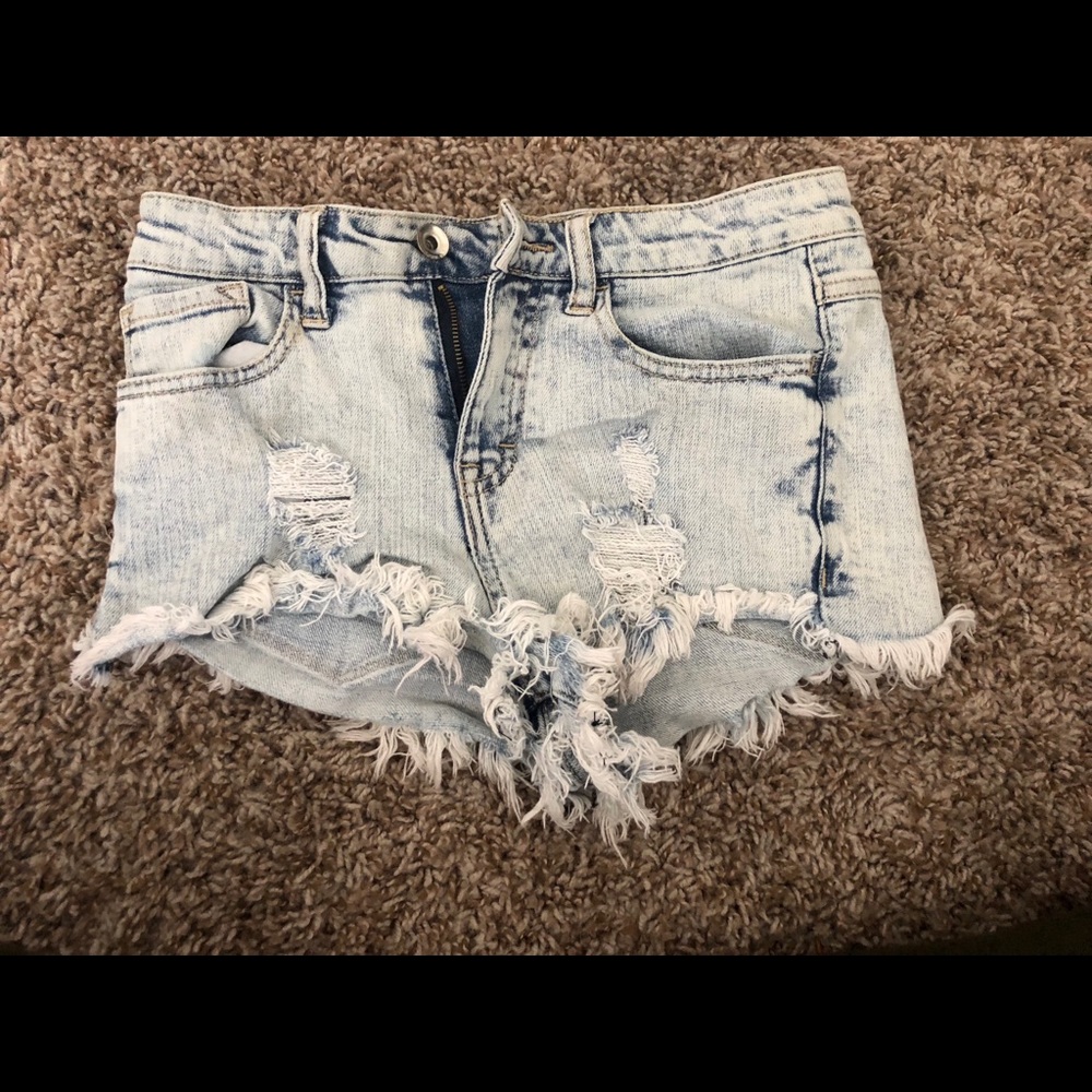 Buckle high waisted jean shorts